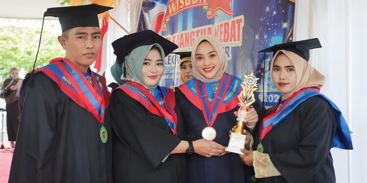 Wisuda SOTH Menjadi Modal Membangun Generasi Berkualitas.