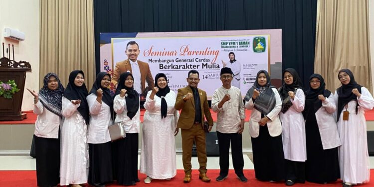 Orang Tua Peserta Seminar Parenting di SMP YPM 1 Taman Haru Sampai Neteskan Air Mata