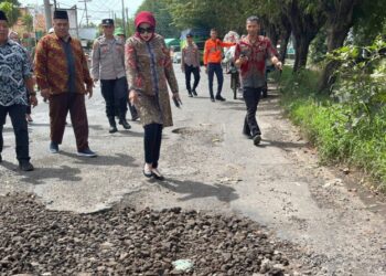 Wabup Mimik : Perbaiki Jalanya, Tapi Jangan Rugikan Warga