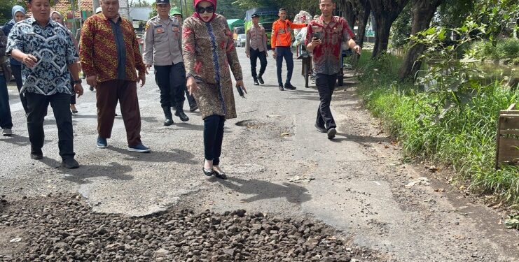 Wabup Mimik : Perbaiki Jalanya, Tapi Jangan Rugikan Warga