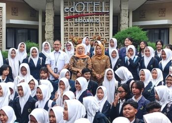 Gubernur Khofifah Mengapresiasi Pembelajaran di SMK Negeri 1 Buduran