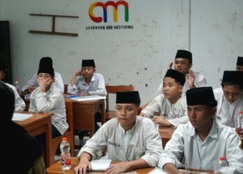 Perkuat Literasi, Santri MTs Manbaul Hikam Lakukan LDKS dan Diklat Jurnalistik