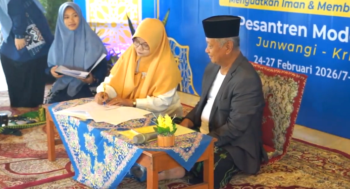 Siswa SMA Negeri 1 Krian Melaksanakan Malam Bina Iman di Ponpes Al Amanah Krian