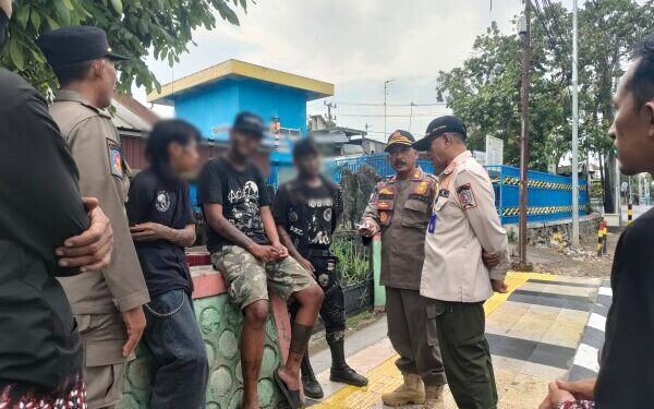 Satpol PP dan Dinsos Bojonegoro Gelar Operasi Gabungan di Traffic Light