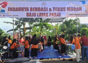 Berbagi Keberkahan Ramadhan, YBS Sidoarjo Jual Pakaian Murah.