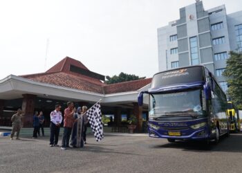 Bupati dan Wabup Bojonegoro Berangkatan Warga yang Balik ke Tempat Perantauan