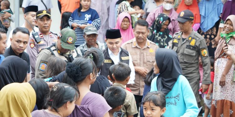 Jelang Idul Fitri, Bupati Mojokerto Serahkan Bantuan Eks Penderita Kusta dan Korban Banjir.