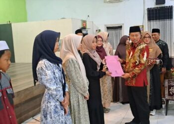 Peringati Nuzulul Qur’an, MKKS SMP Negeri Sidoarjo Berikan Santunan Anak Yatim