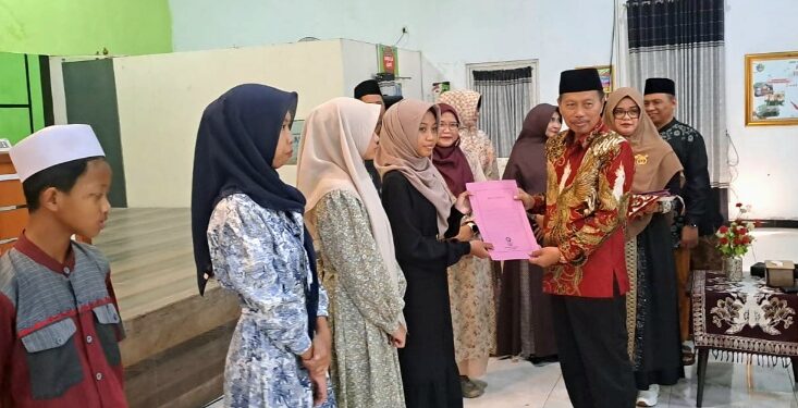 Peringati Nuzulul Qur’an, MKKS SMP Negeri Sidoarjo Berikan Santunan Anak Yatim