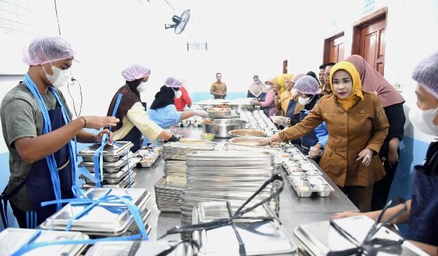 Wabup Mimik Idayana Lakukan Sidak Minta SPPG Kepuhkemiri Tulangan