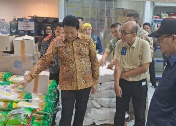 Pastikan Harga Sembako Aman, Bupati Sidoarjo, Lakukan Sidak di Swalayan