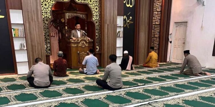 Shalat Jumat itu Kewajiban, Jangan Bubar Hanya Karena Kurang dari 40 Jama’ah