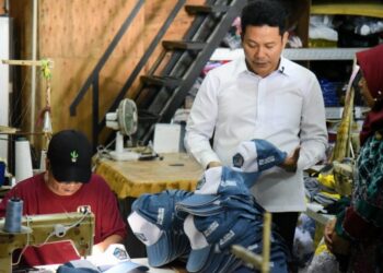 Pengrajin Topi Banyak Terima Pesanan dari Luar Sidoarjo, Kok Bisa…? 