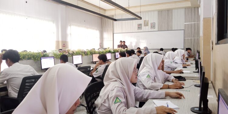 Ukur Kemampuan Akademik, 321 Siswa SMP YPM 1 Taman Ikuti TKA