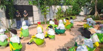 Bersama MI Darul Ulum, SMK YPM 8 Sidoarjo Gelar Program ‘SRINAM’