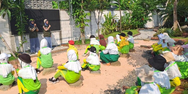Bersama MI Darul Ulum, SMK YPM 8 Sidoarjo Gelar Program ‘SRINAM’