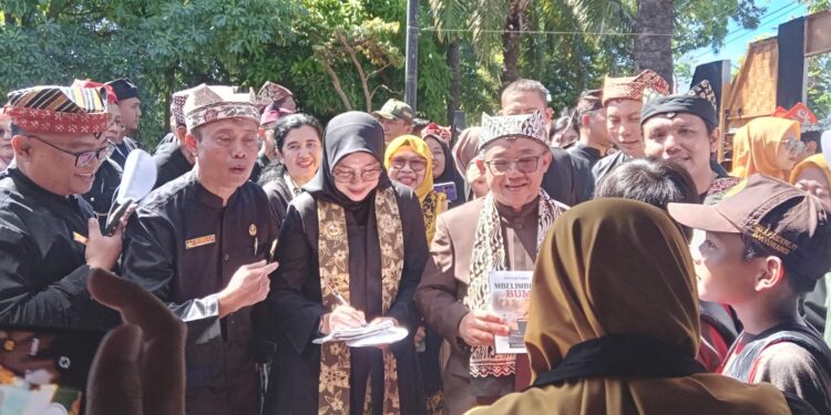 Mendikdasmen Puji Tradisi Menulis di MAN 1 Banyuwangi