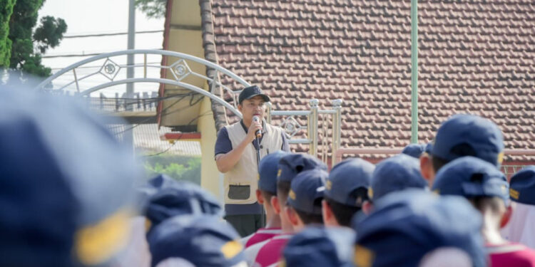 Dukung Gerakan Indonesia ASRI. Bupati Mas Rusdi Sidak Kebersihan Sekolah-Sekolah