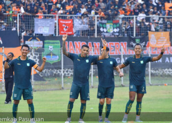 Ribuan Laskar Sakera Padati Stadion R. Soedrasono Pogar
