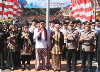 Peringati Hardiknas, Gus Bupati Sampaikan Pesan Mendikdasmen RI