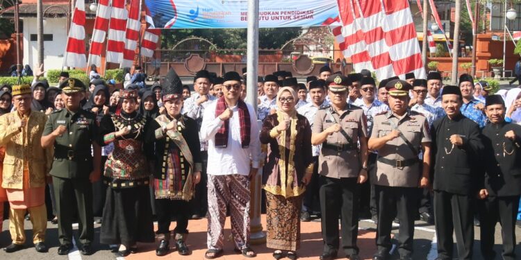 Peringati Hardiknas, Gus Bupati Sampaikan Pesan Mendikdasmen RI