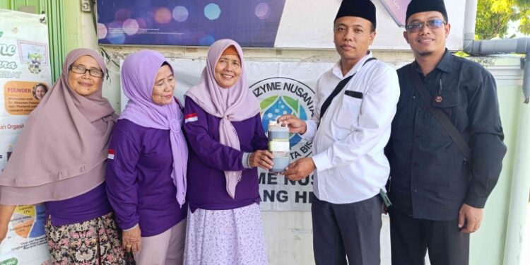 Perkuat Jejaring Lingkungan, SMK YPM 1 Taman Kunjungi Komunitas Eco Enzyme Nusantara