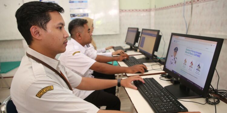 Pemkot Surabaya Segera Buka Posko SPMB di Sekolah SD-SMP Negeri
