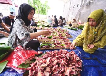 ASN Banyuwangi Gotong Royong Salurkan Ribuan Paket Daging Kurban