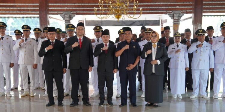 Perkuat Tata Kelola Kepemerintahan, Bupati Mojokerto Lantik 30 Camat & Sekcam
