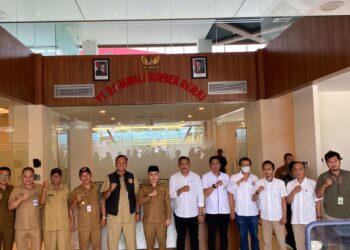 Tertibkan Sesuai Aturan, Bupati Mojokerto Tinjau Mesin Pelinting Sigaret Pt. Rajawali
