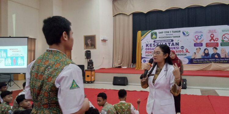 SMP YPM 1 Taman Bersama Puskesmas Gelar Penyuluhan Kesehatan Organ Reproduksi hingga Bahaya Merokok