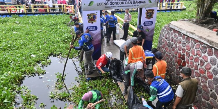 Bupati Cianjur Bersama Polres dan Pandawara Group Bersihkan Danau Jangari