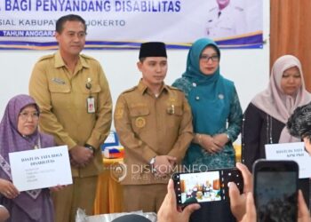 Fokus Tingkatkan Kesejahteraan Masyarakat, Pemkab Mojokerto Salurkan 67 Paket Bantuan Sosial