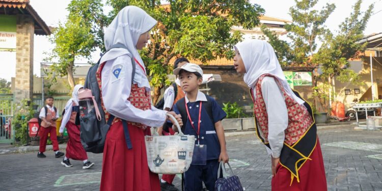 Lewat Simulasi Harta Karun dan Senam Ceria, MPLS di Surabaya Dibuat Seru dan Menyenangkan