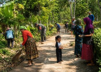 Gotong Royong di Meninjo Perkuat Modal Sosial untuk Menjaga Lingkungan