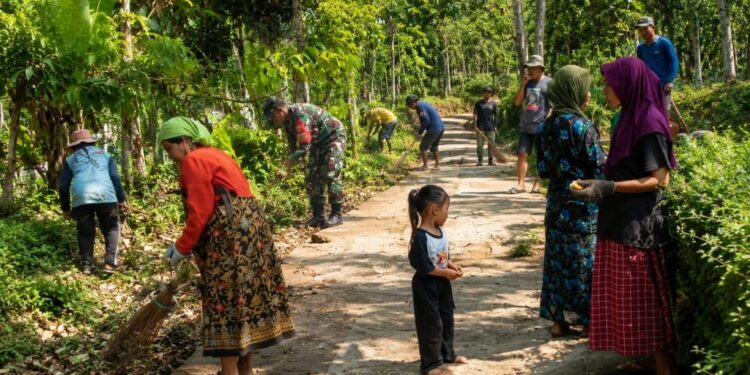 Gotong Royong di Meninjo Perkuat Modal Sosial untuk Menjaga Lingkungan