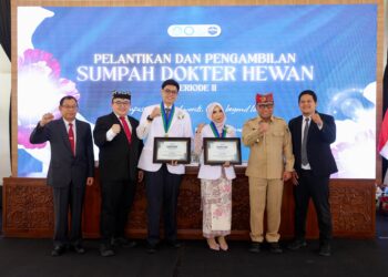 FIKKIA Unair Banyuwangi Lantik 24 Dokter Hewan, Wabup Mujiono Ajak Perkuat Keamanan Pangan