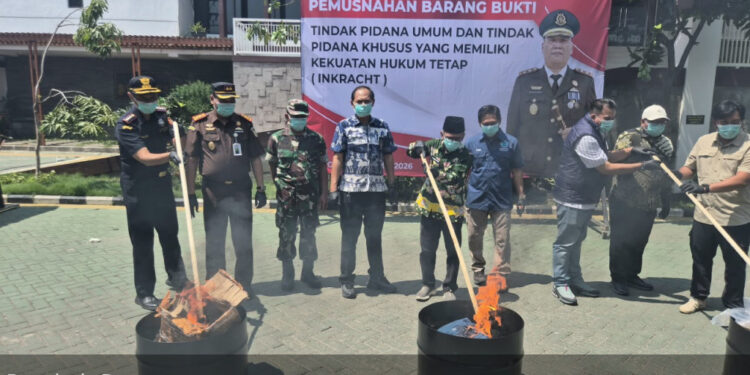 Kejari Pasuruan Musnahkan 5,2 Kg Sabu-Sabu dan Ribuan Obat Terlarang