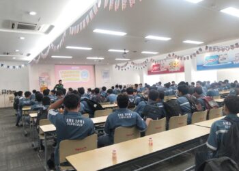 570 Siswa SMK YPM 1 Taman Ikuti Kunjungan Industri ke PT Yakult Indonesia Persada