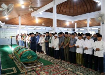 Bagaimana Posisi Imam Saat Menshalati Jenazah Perempuan Menurut Sya’riat Islam