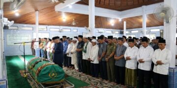 Bagaimana  Posisi Imam Saat Menshalati Jenazah Perempuan Menurut Sya’riat Islam