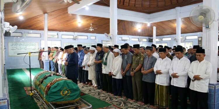 Bagaimana Posisi Imam Saat Menshalati Jenazah Perempuan Menurut Sya’riat Islam