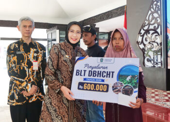 Bupati Lumajang Salurkan BLT DBHCHT, 4.293 Warga Dialokasikan Bantuan Rp600 Ribu