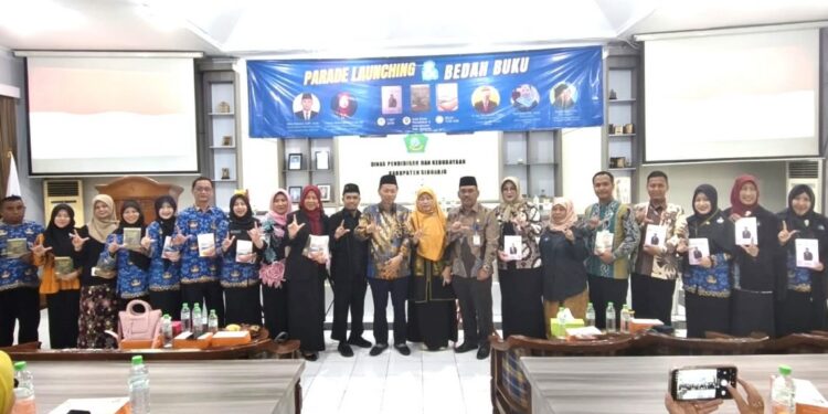 Dinas Perpustakaan Bersama GBL Sidoarjo Launching dan Bedah Buku Tiga Sekaligus